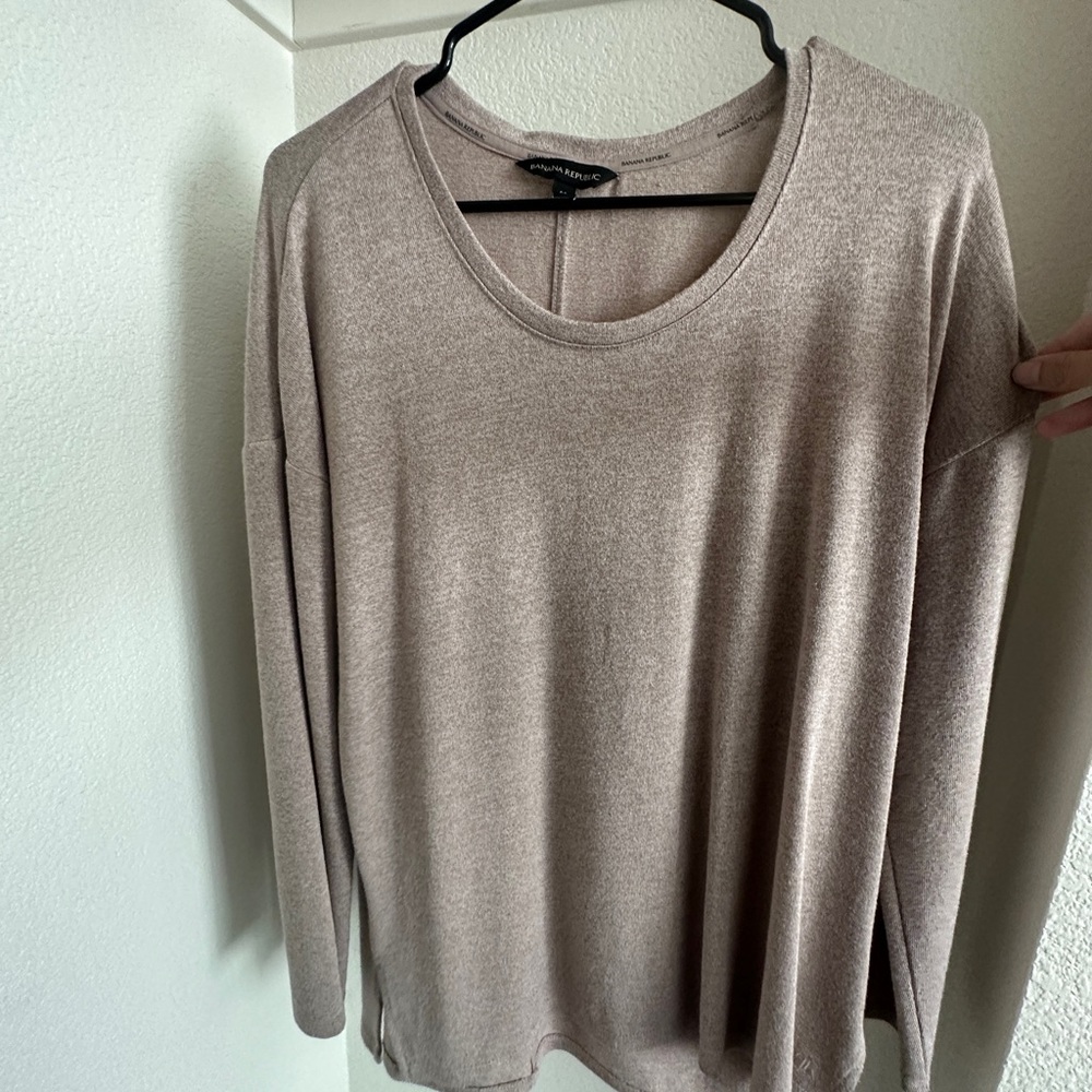 Banana Republic. Women's Beige Long Sleeve Top. Medium.